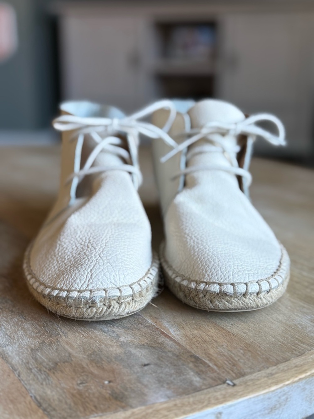 Dolce Vita White Textured Leather Desert Boots | Size 9.5
